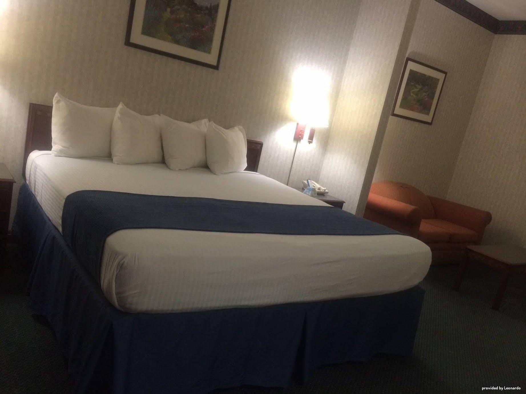 Best Western Elkhart Inn & Suites Bagian luar foto
