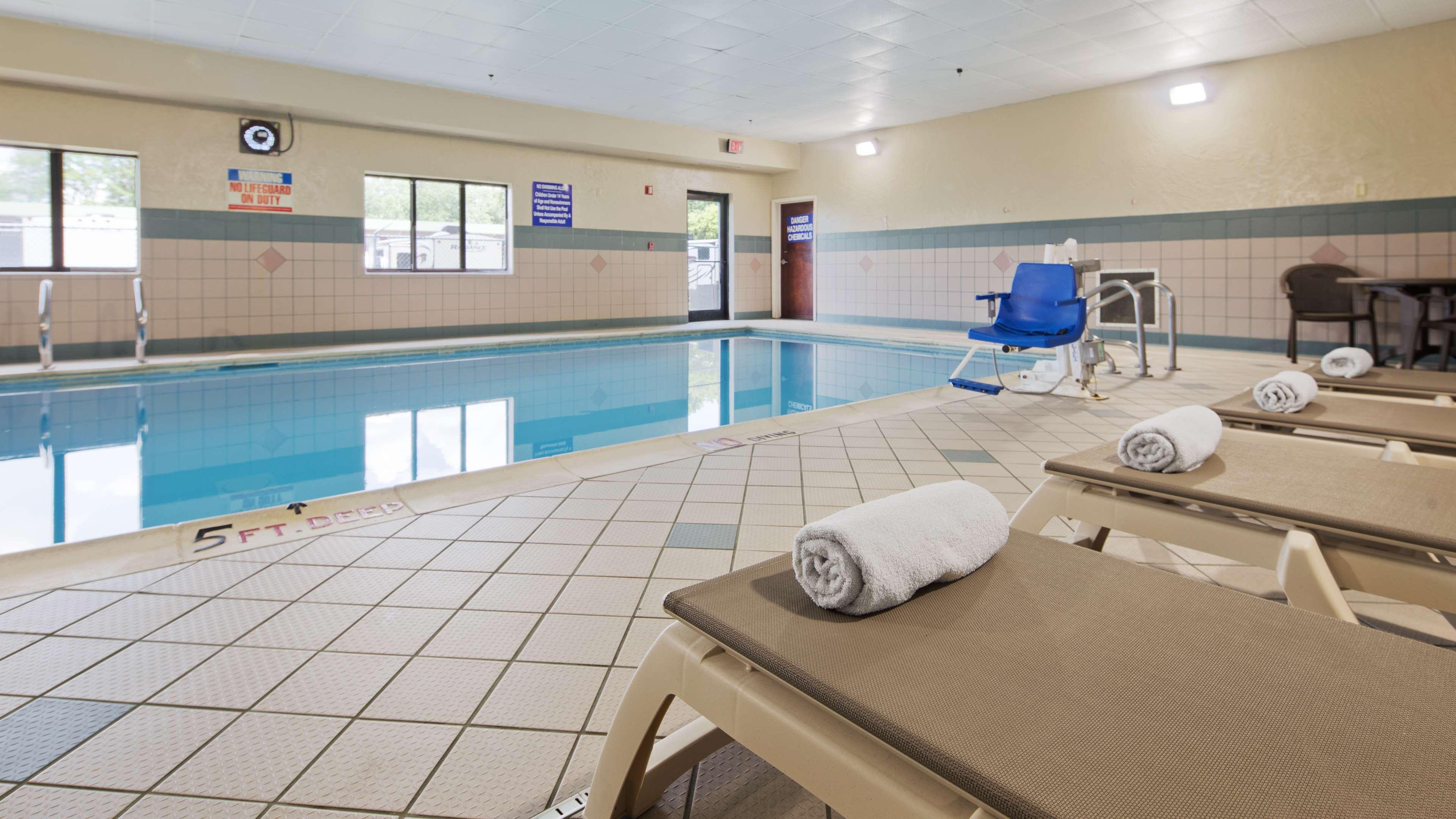 Best Western Elkhart Inn & Suites Bagian luar foto
