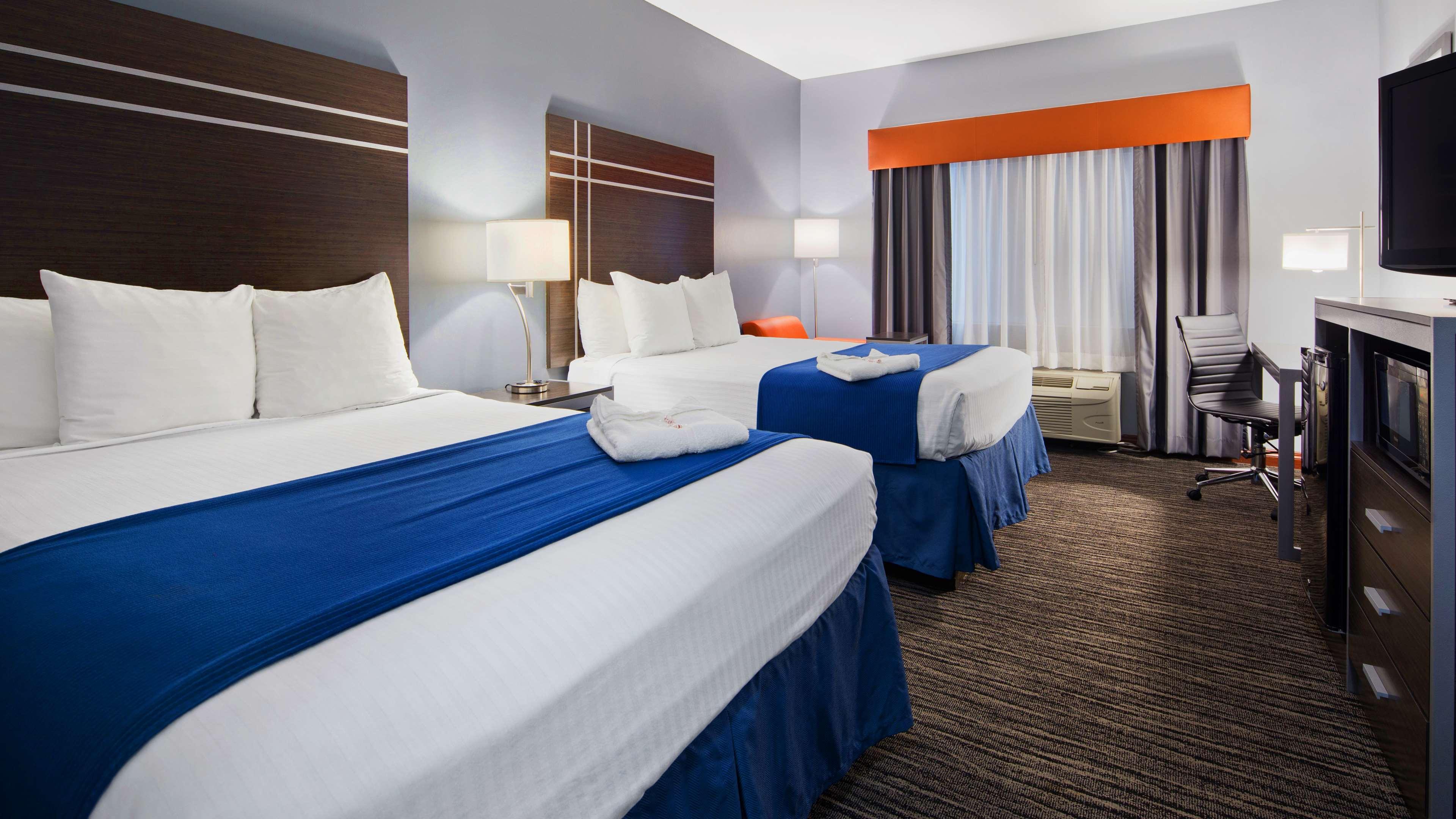 Best Western Elkhart Inn & Suites Bagian luar foto