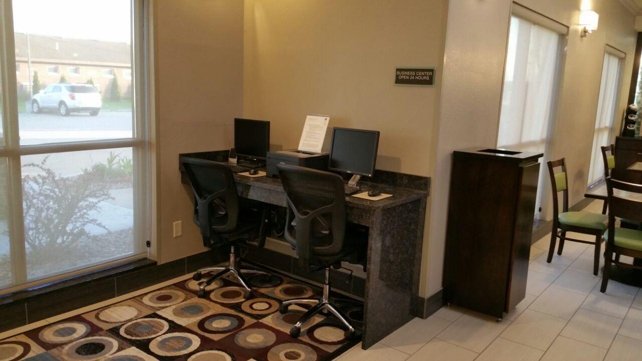 Best Western Elkhart Inn & Suites Bagian luar foto