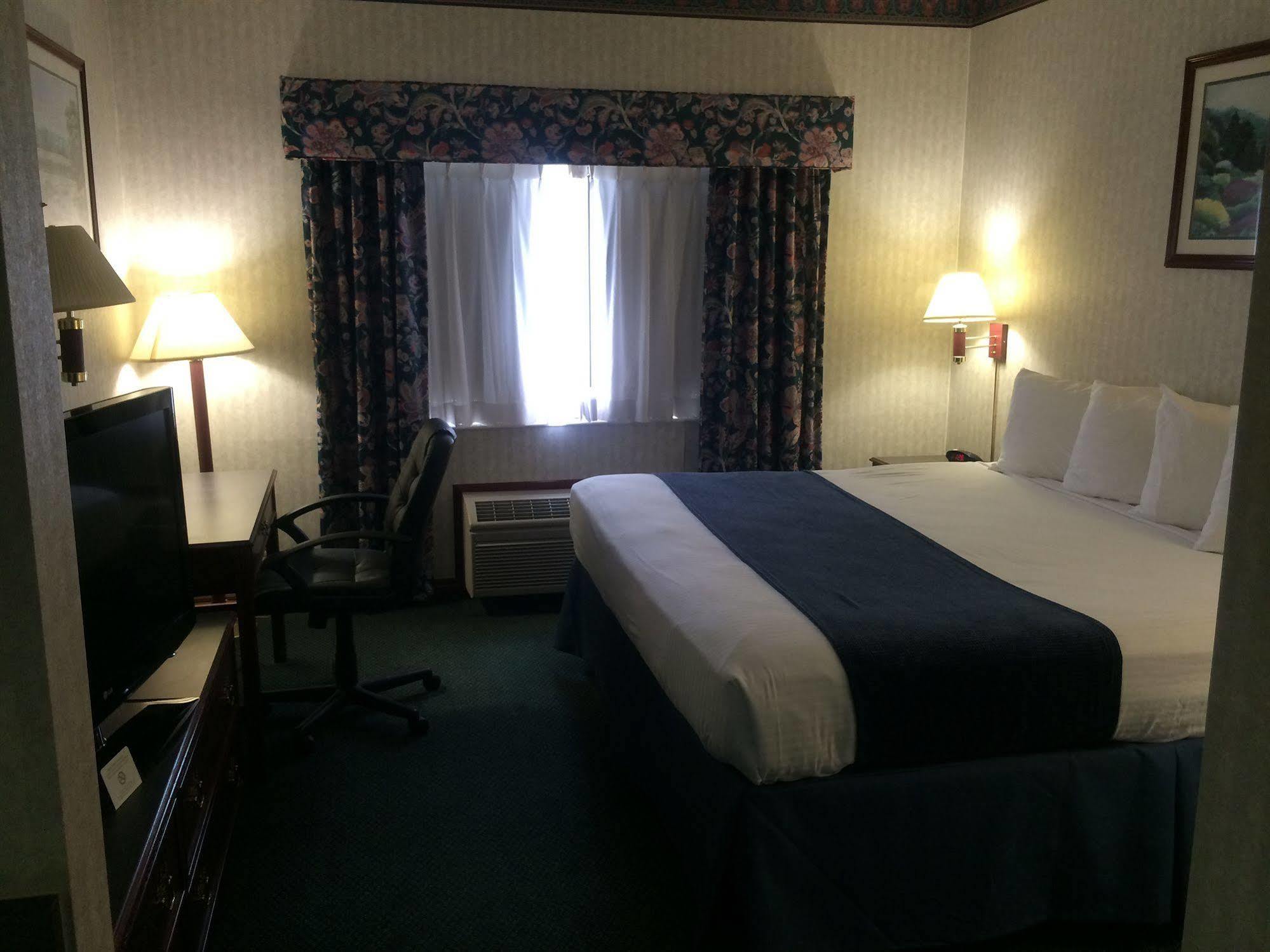 Best Western Elkhart Inn & Suites Bagian luar foto