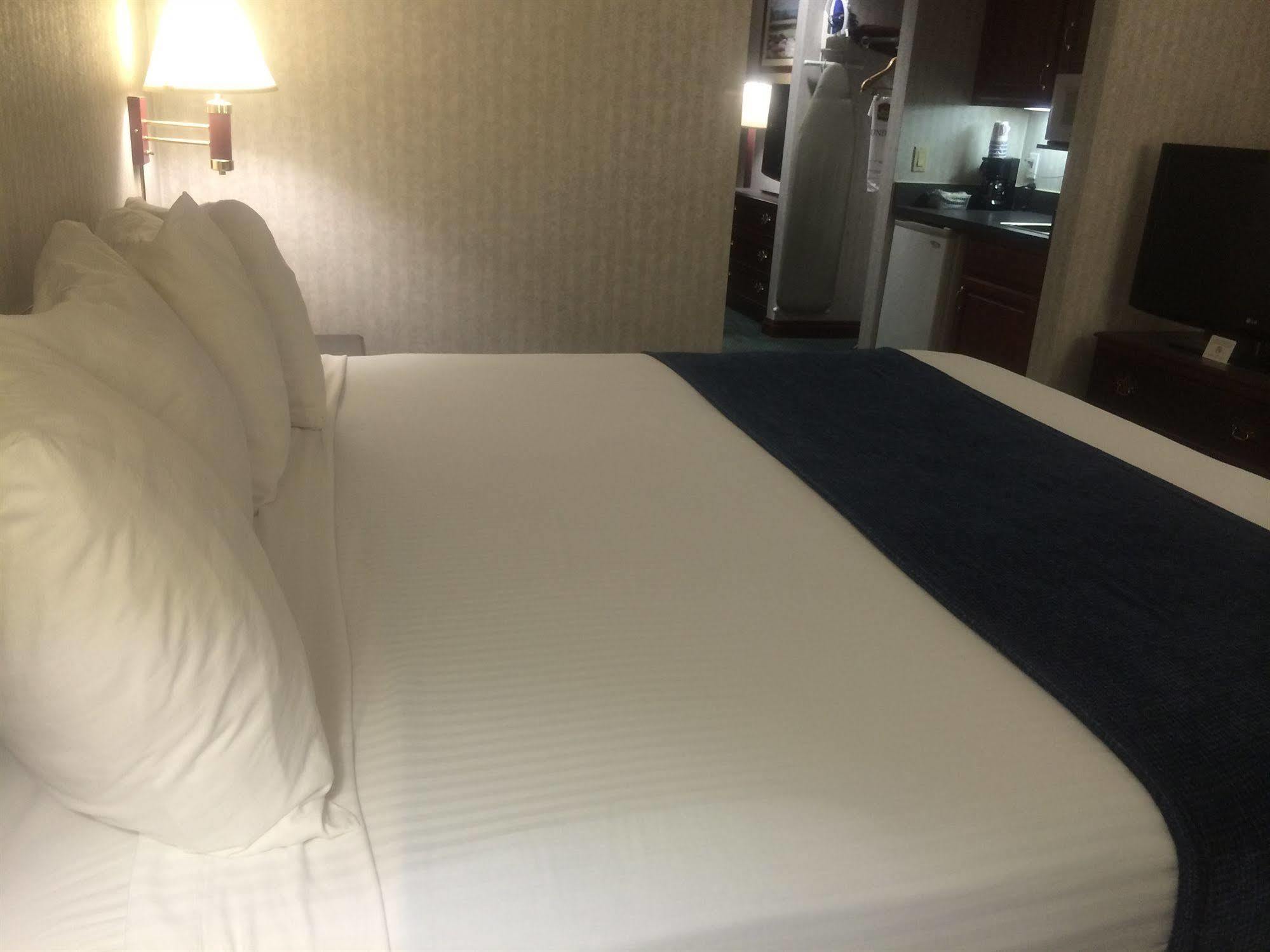 Best Western Elkhart Inn & Suites Bagian luar foto