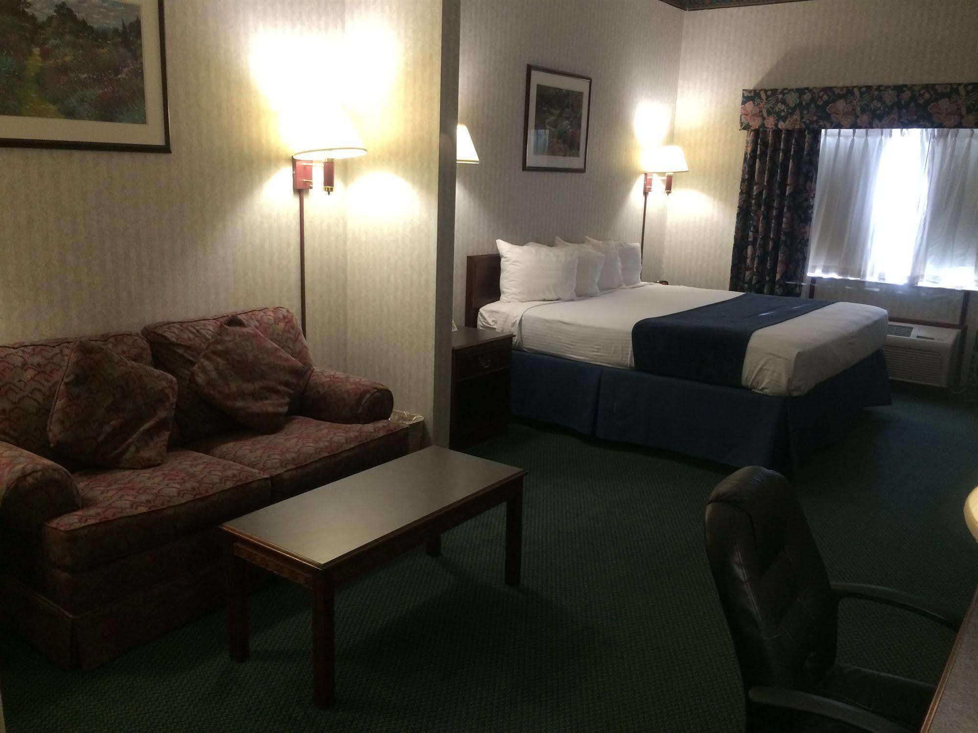 Best Western Elkhart Inn & Suites Bagian luar foto