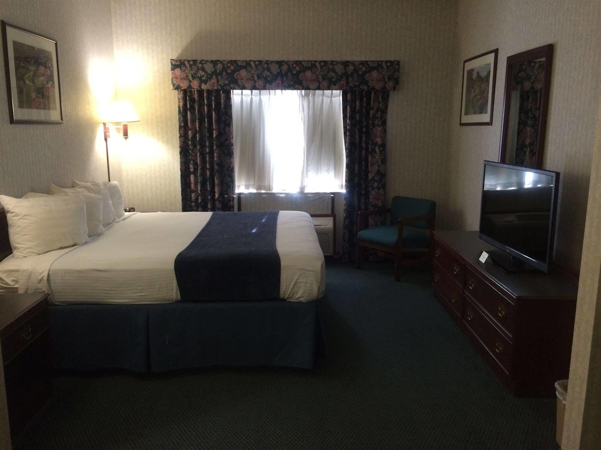 Best Western Elkhart Inn & Suites Bagian luar foto